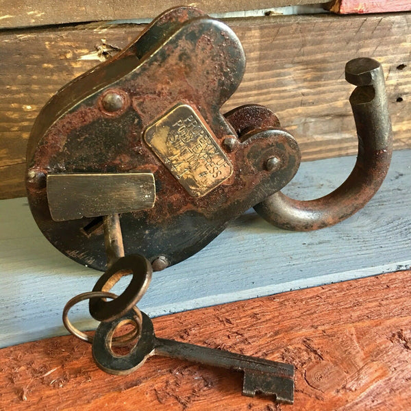 Pony Express XL 3" x 5" Cast Iron Lock & Keys, Rusty Antique Finish