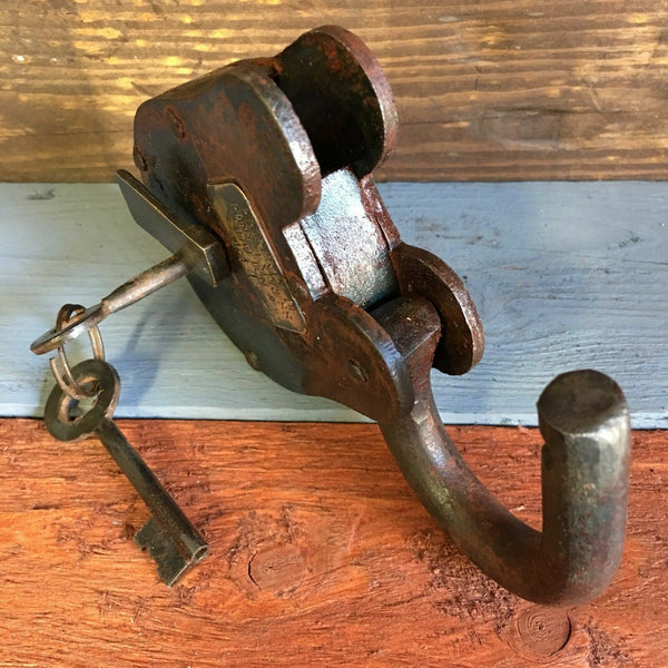 Pony Express XL 3" x 5" Cast Iron Lock & Keys, Rusty Antique Finish