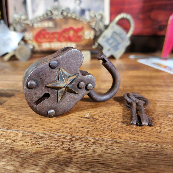 Lone Star Texas Gate Lock With Working Keys & Antique Finish