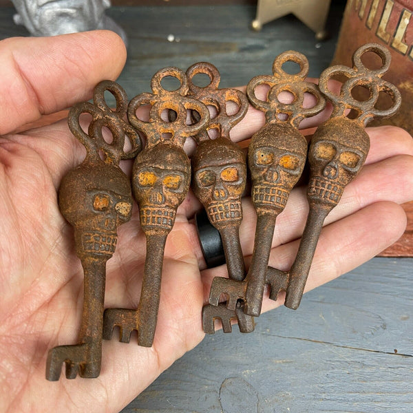 Skull Keys, 5 Heavy Cast Iron Key Set, 3-D Skull W/ Antique Finish