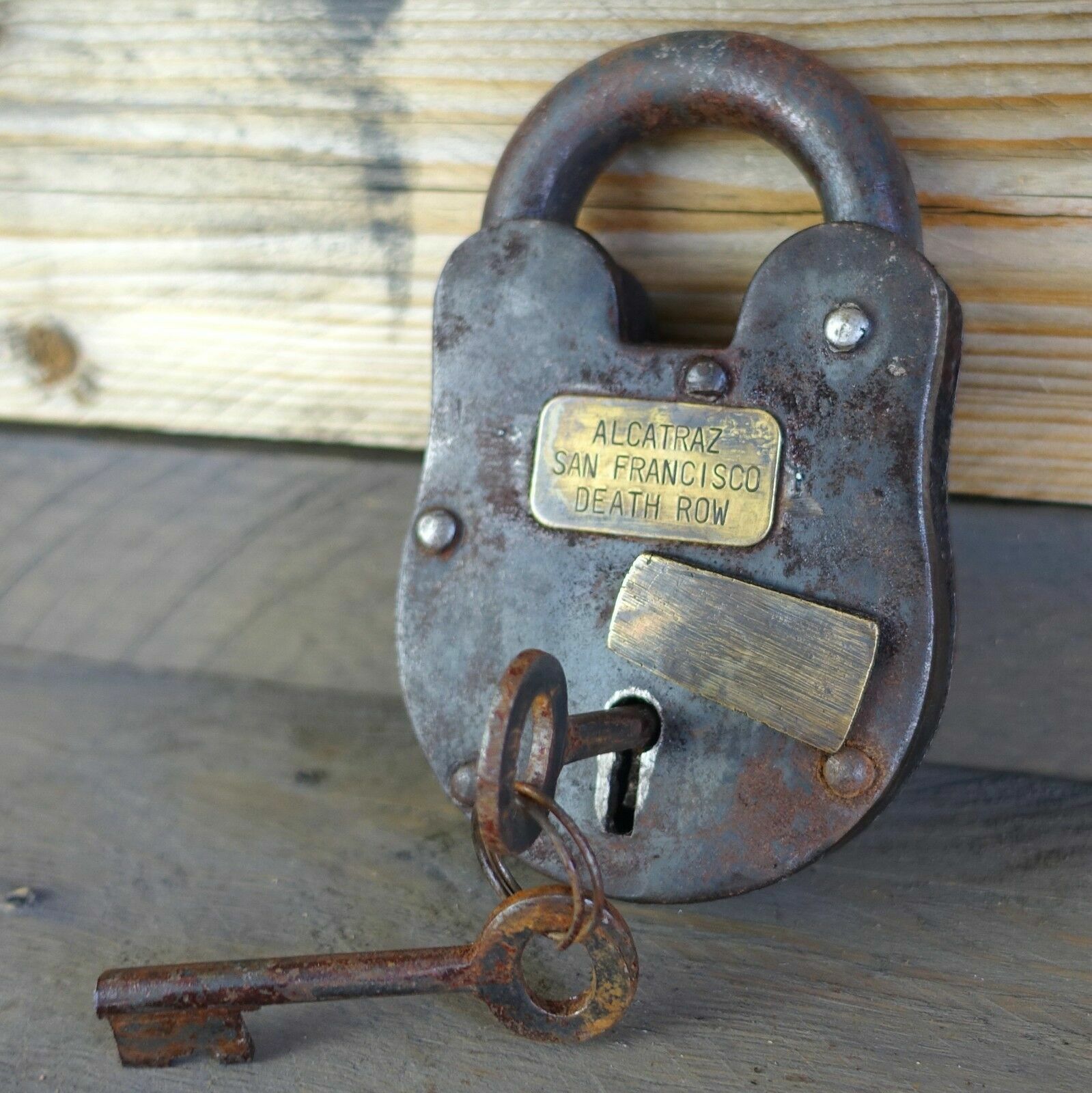 Alcatraz San Francisco Death Row 3" x 5" Cast Iron Lock & Keys, Antique Finish