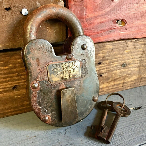 Pony Express XL 3" x 5" Cast Iron Lock & Keys, Rusty Antique Finish