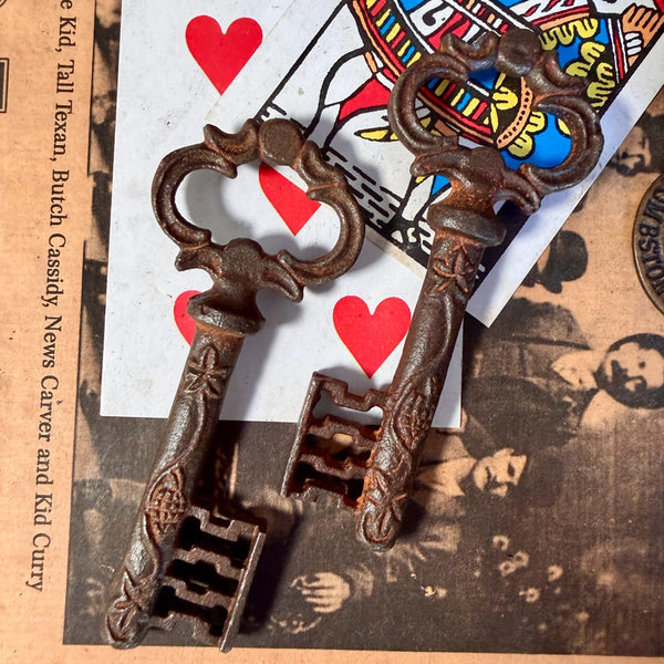 Victorian Mansion Keys Set of 2 Cast Iron 4" Antique Style Home Decor
